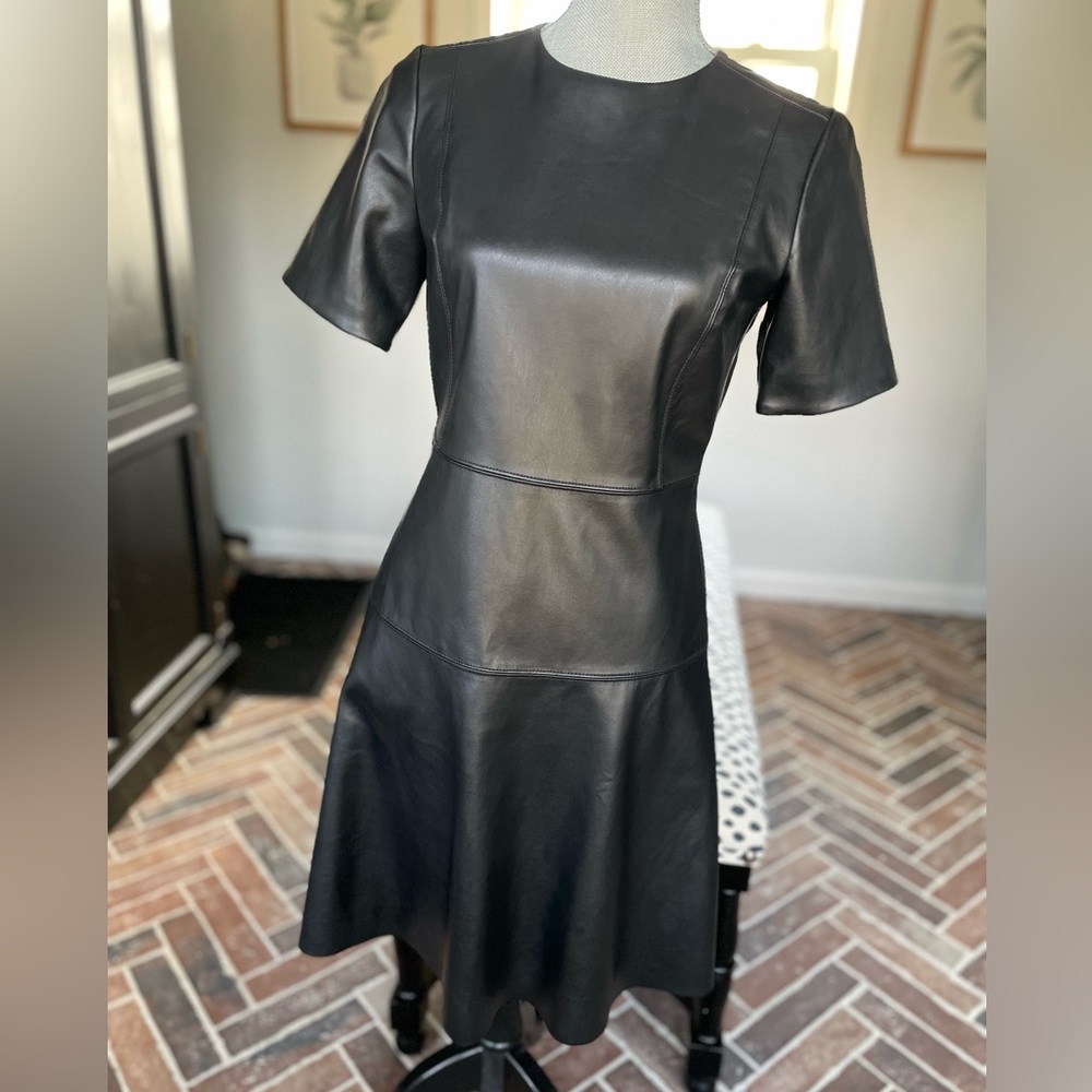 Amazing! Ann Taylor Faux Leather Knee Length Short Sleeve Dress Size 0